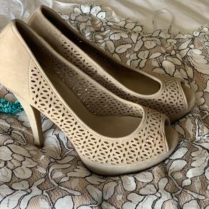 APT 9 | Cream Heels (6.5)